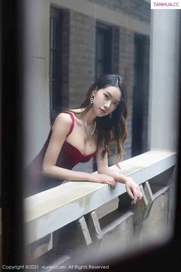 骨感美人方子萱 性感红裙凹凸别致